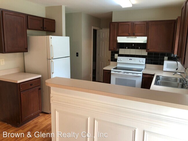 Building Photo - 4 br, 2.5 bath House - 5239 Beam Lake