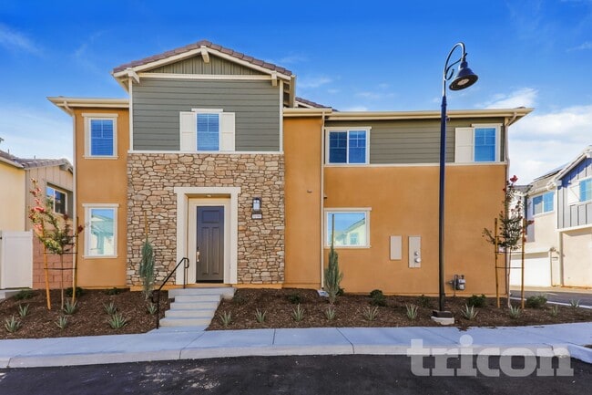 Building Photo - 31581 Dwight Dr