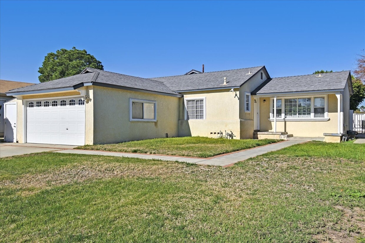 Primary Photo - 16701 Labrador St