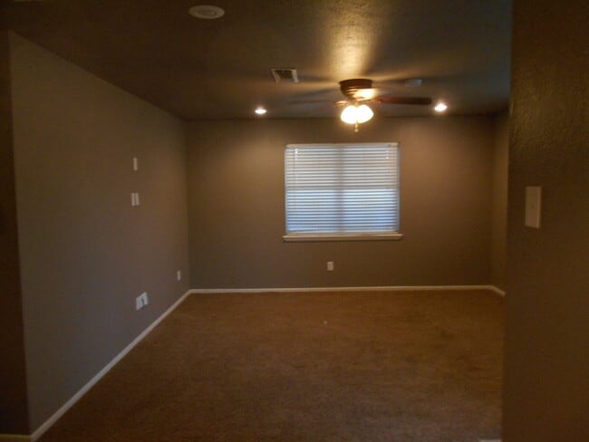 Building Photo - 2/2/2 - Quiet cul-de-sac street in Frenship District