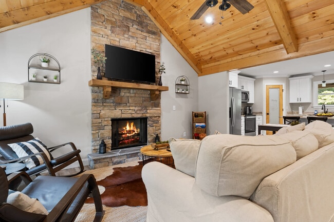 Building Photo - 864 Timber Ridge Ln