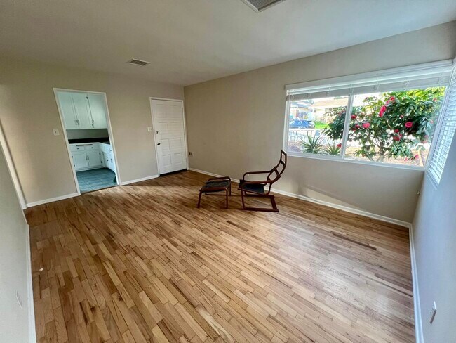 Foto del edificio - 214 W Acacia Ave