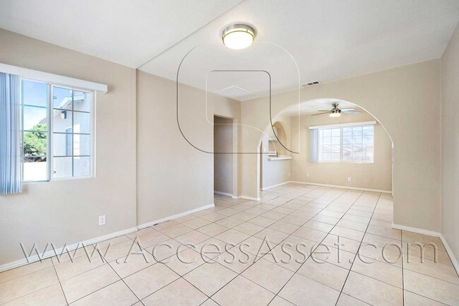 Building Photo - Beautiful 2 Bed/2 Bath single-family Home ...