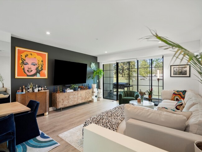 Foto del edificio - 533 E Harrison Ave