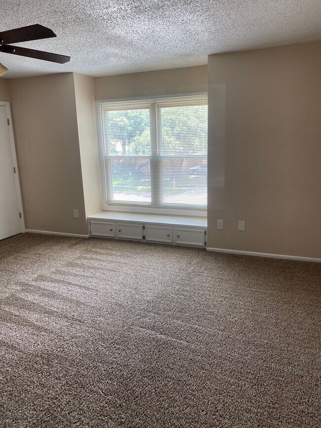 Building Photo - 4406 75th Dr