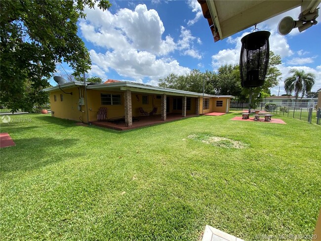 Building Photo - 8261 SW 38th St