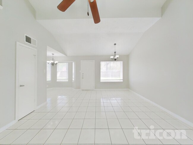 Foto del edificio - 19910 Faye Oaks Dr