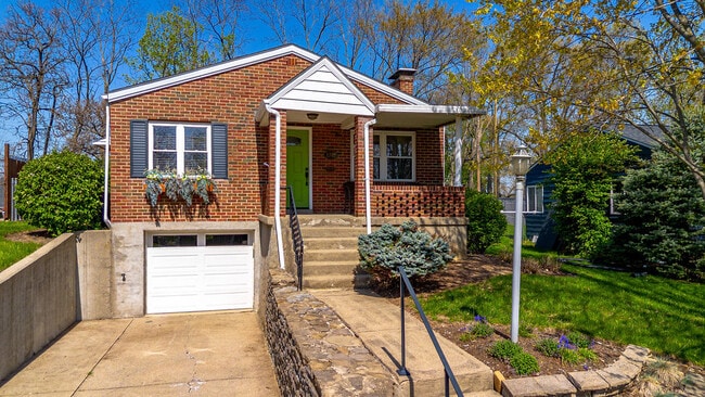 Photo - 1128 Exter Dr House