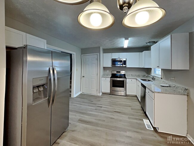 Building Photo - 151 Chantilly Ln