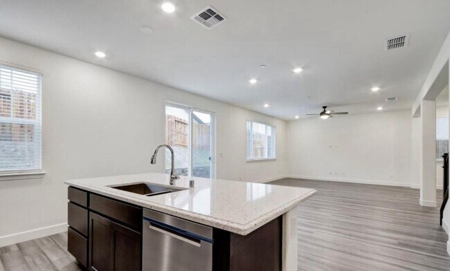 Building Photo - 3234 Dragonfly Wy