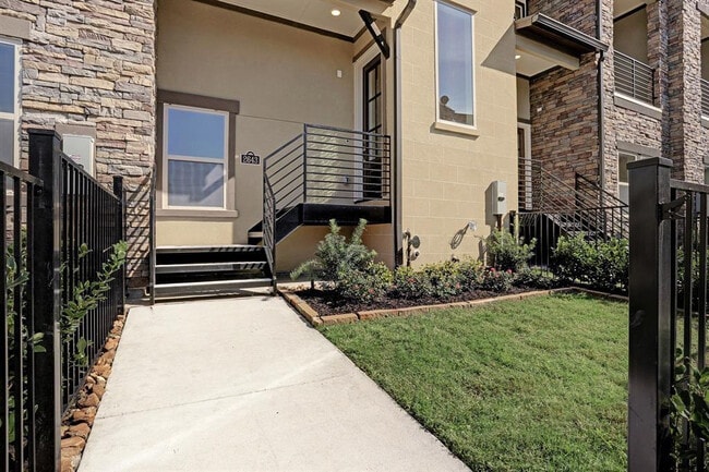 Building Photo - 2643 Fountain Key Blvd