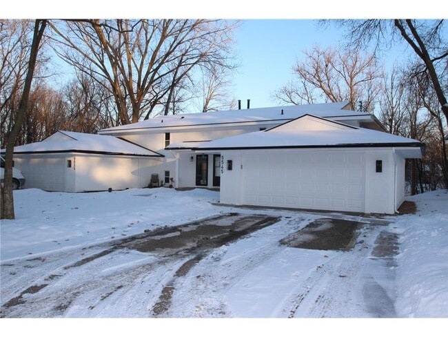 Foto del edificio - 5545 Shorewood Ln