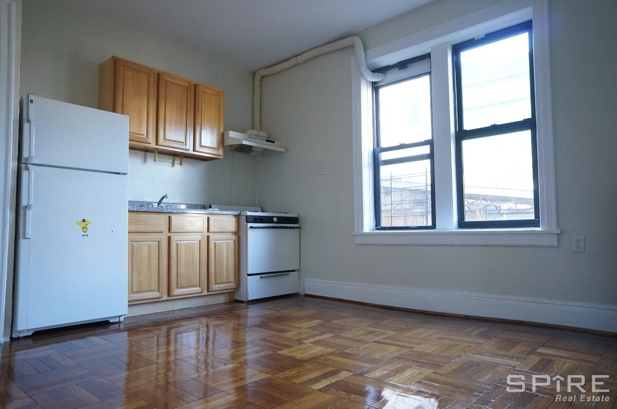 Primary Photo - 115 Avenue S