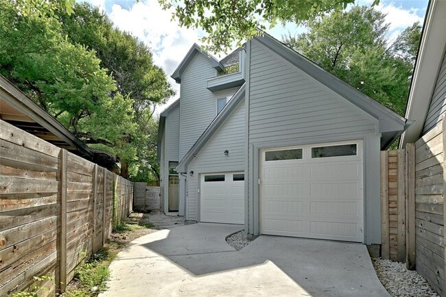 Building Photo - 1145 1/2 Poquito St