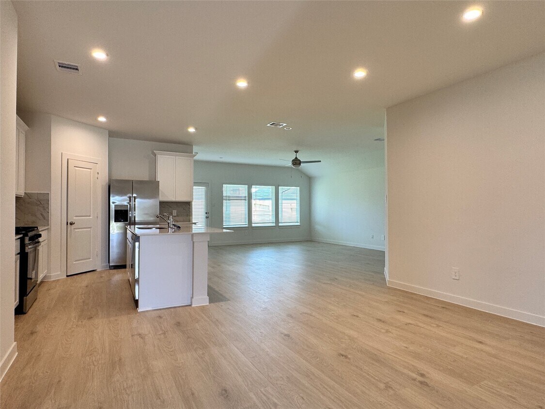 Building Photo - 30434 Canterbury Fields Dr