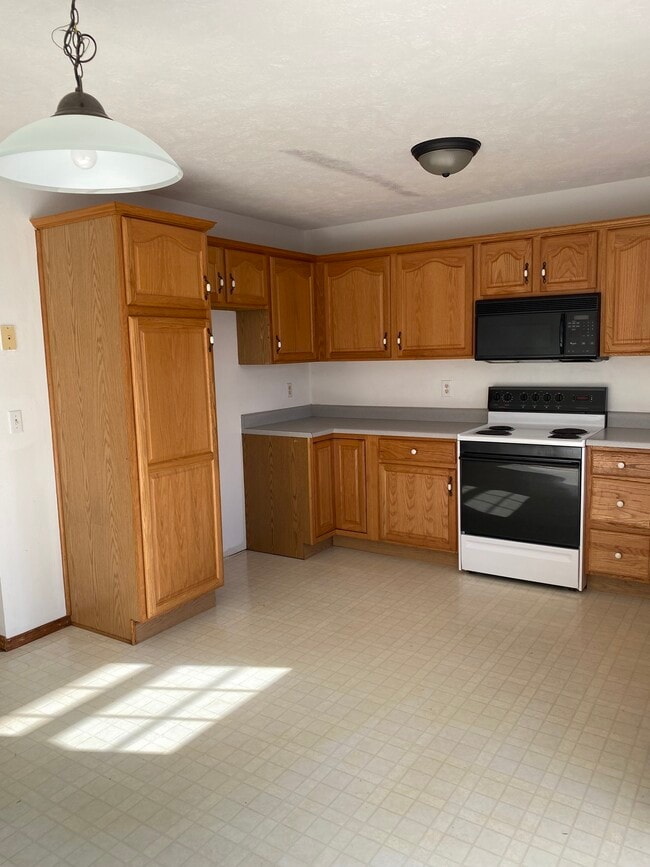 Building Photo - 110 E Church Hill Ct