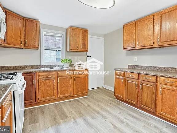Foto del edificio - 2704 Wilkens Ave