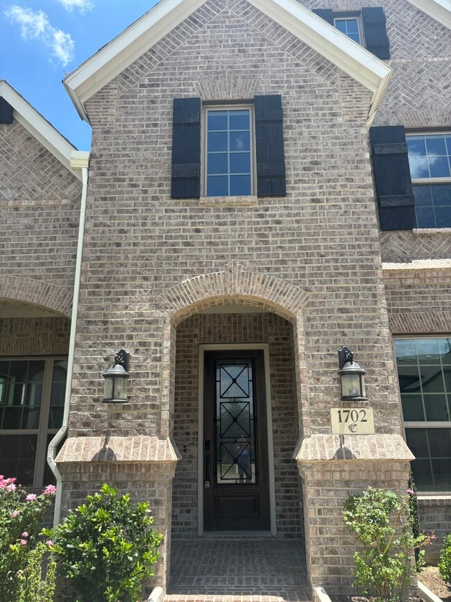 Building Photo - 1702 Trellis Dr