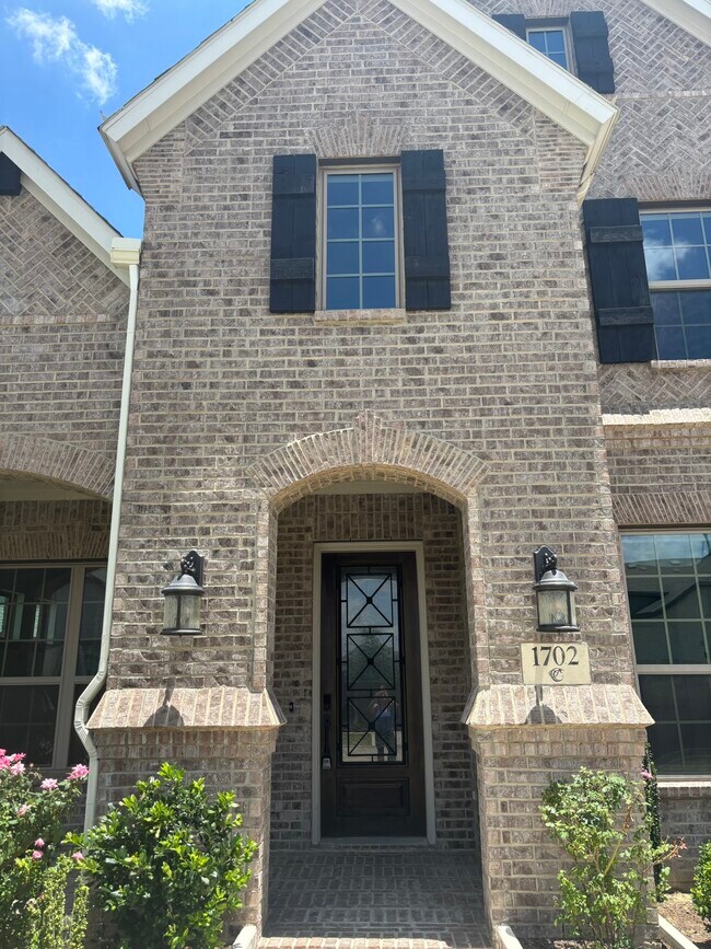 Foto del edificio - 1702 Trellis Dr