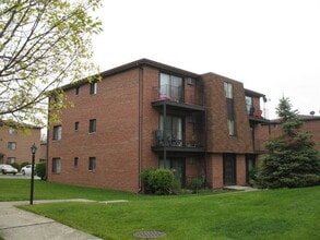 Building Photo - 709 W 65th St