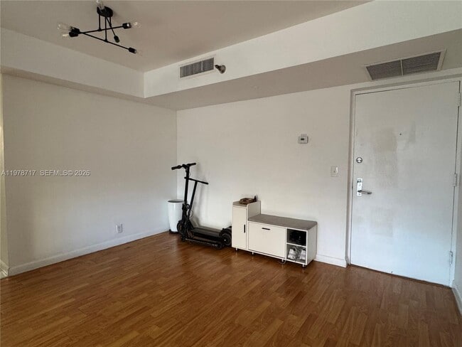 Foto del edificio - 3300 NE 191st St