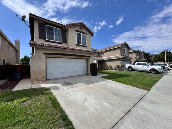 Foto del edificio - 4 Bedroom Menifee home on Menifee Lakes Go...