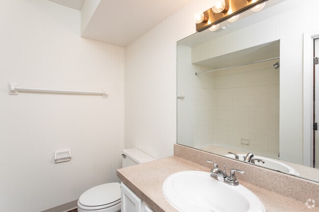 2BR, 1BA - 868-989 SF - Olentangy Village