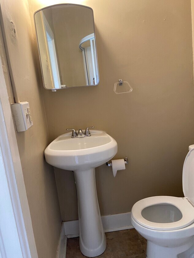 Bathroom - 65 union ave ne