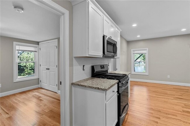 Building Photo - 376 Arnolds Neck Dr