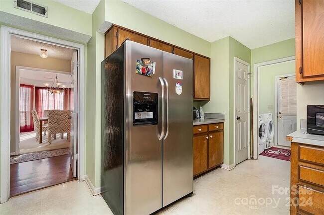 Foto del edificio - 2027 Killarney Pl