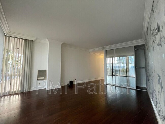 Foto del edificio - 700 E Ocean Blvd
