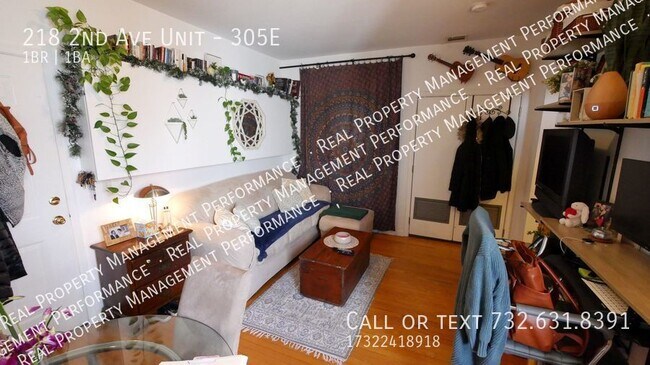 Building Photo - Beautiful Bright & Light 3rd Fl Condo 1 Bl...