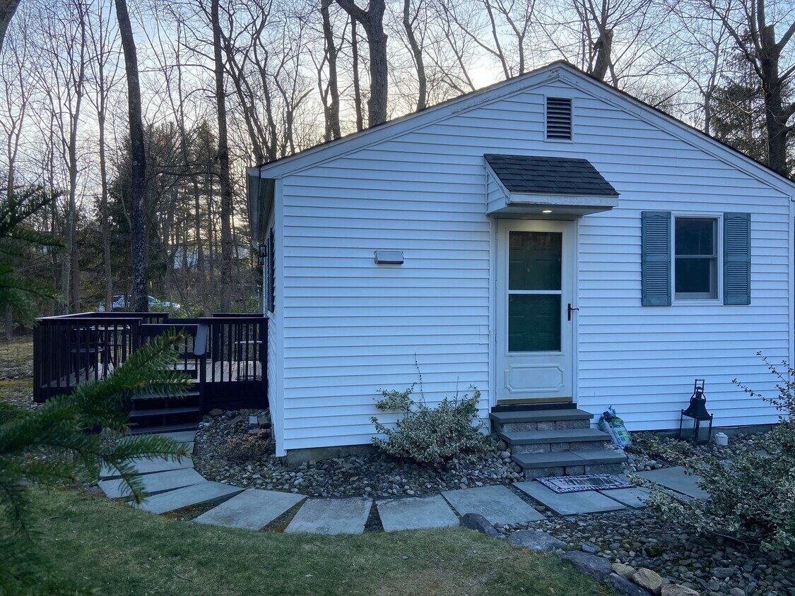Cozy cottage by river - 1319 Sussex Tpke