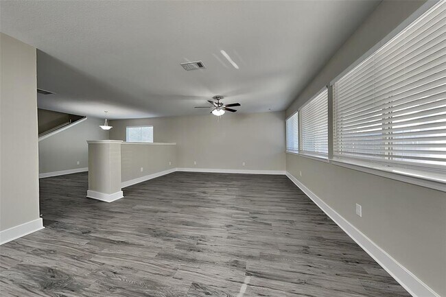 Building Photo - 423 Laurel Pine Dr