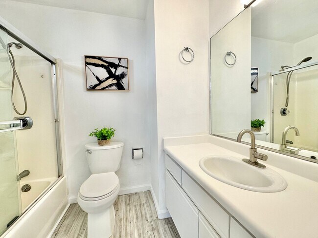 Foto del edificio - Epic REA: Bright Top Floor Corner Studio w...