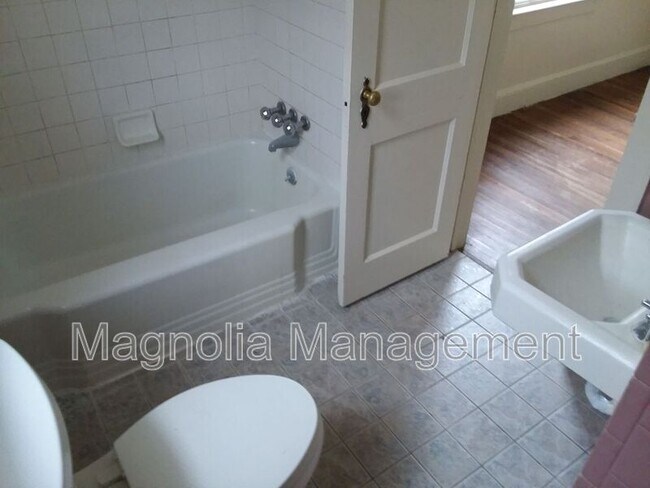 Foto del edificio - 410 Young St