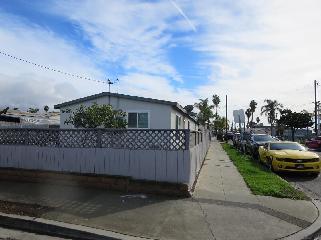 Primary Photo - 1501 E Puls St
