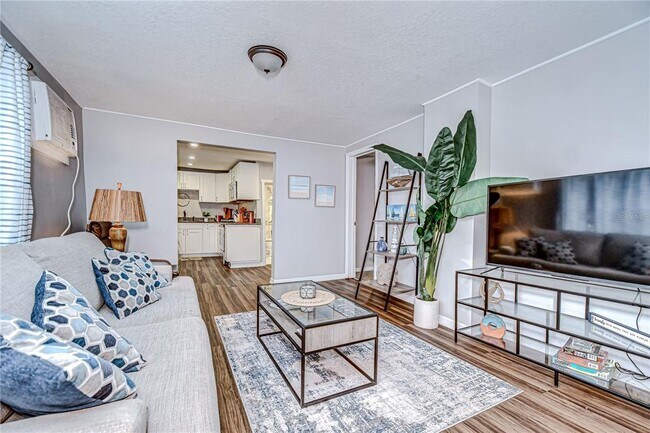 Foto del edificio - 5437 Delette Ave S