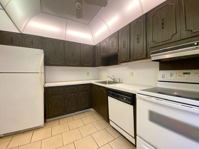 Building Photo - 2851 S Palm Aire Dr