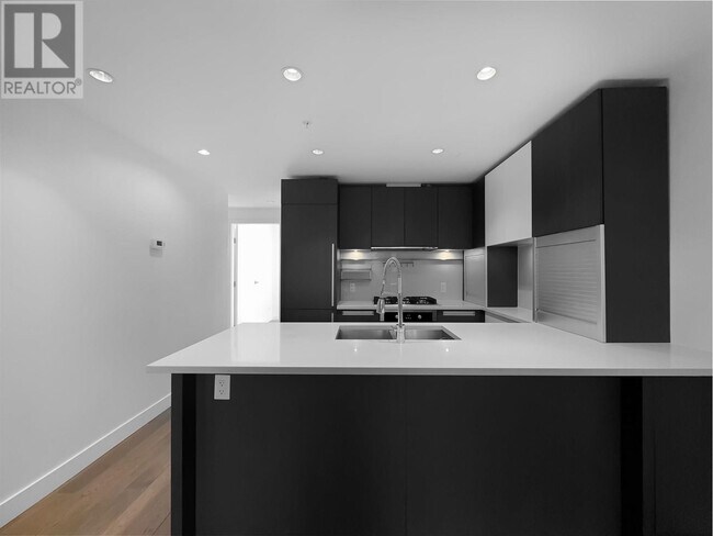 Photo du bâtiment - 288-288 W 1st Ave