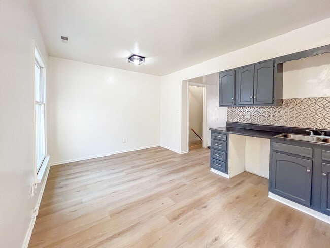 Building Photo - 13 Fox Hill Dr