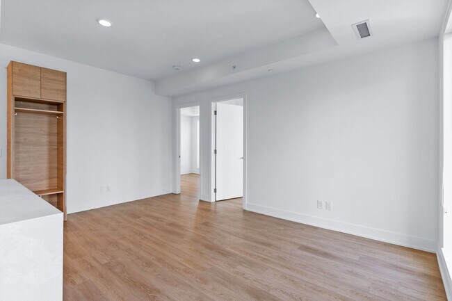 Building Photo - 200 Redpath Ave