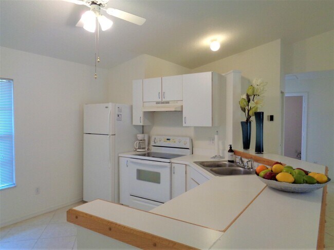 Foto del edificio - 741 17th Ln SW
