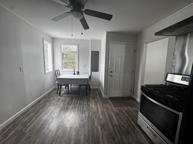 Building Photo - 150 Ethan Allen Pky