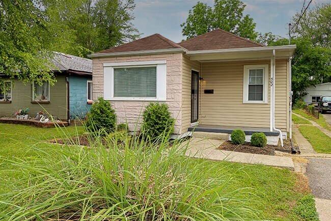 Building Photo - Newly Renovated 2 Bedroom Ranch