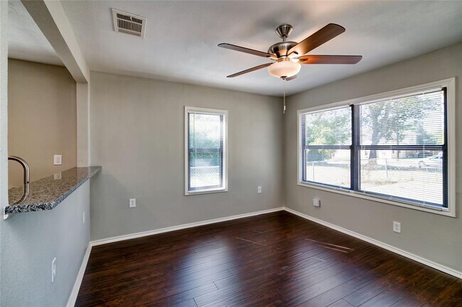Foto del edificio - 4523 Rockwood Dr