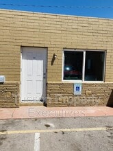 Building Photo - 2411 S 6th Ave