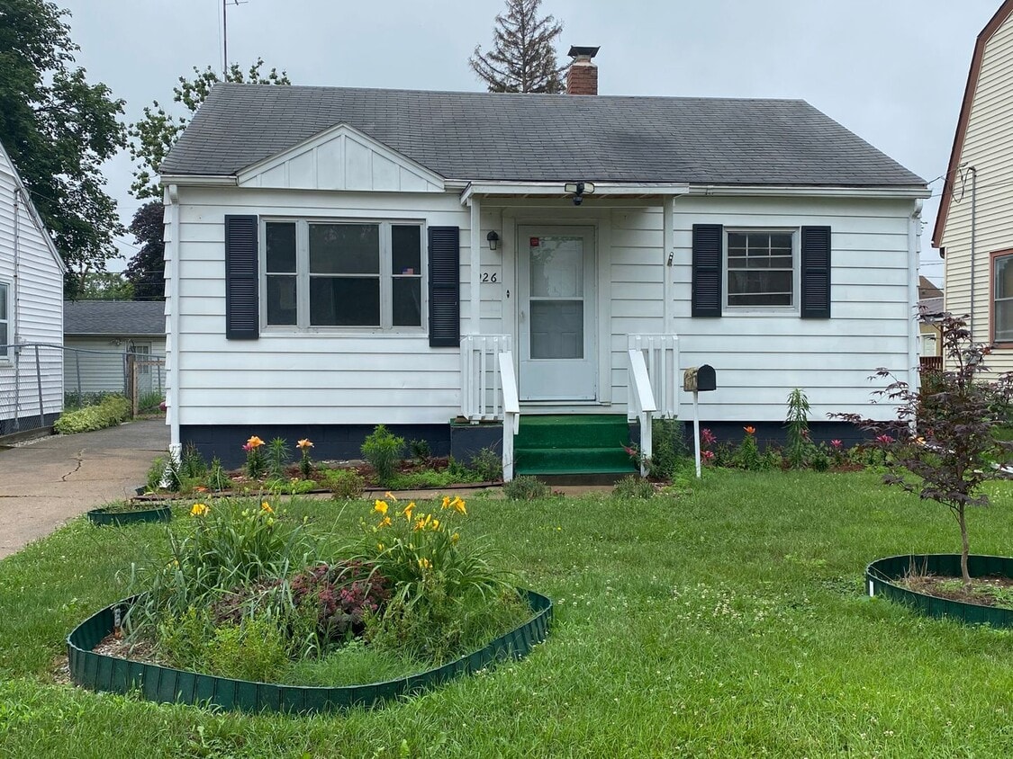 Primary Photo - 2 Bedroom/1 Bathroom Home For Lease