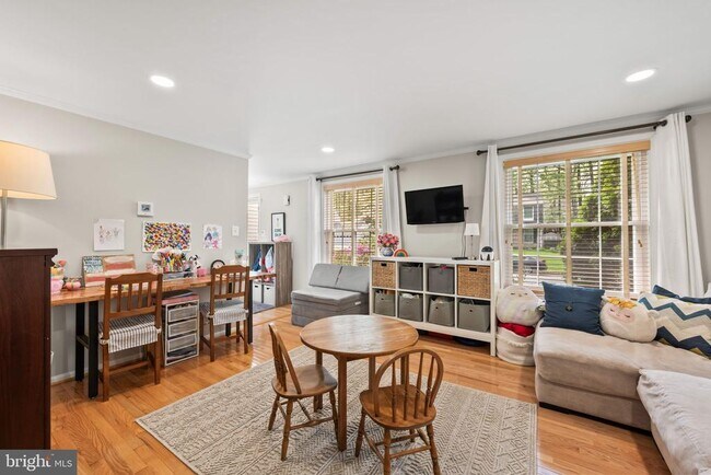 Building Photo - 10906 Carters Oak Way