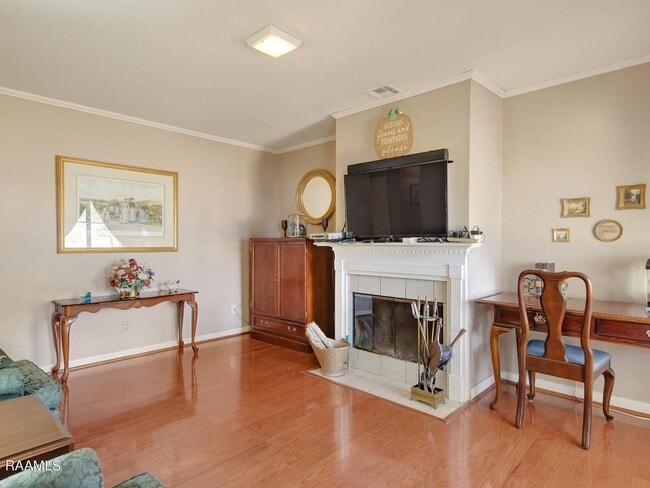 Building Photo - 115 Brighton Dr